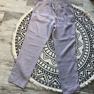 LULULEMON on the fly
Pants size 4